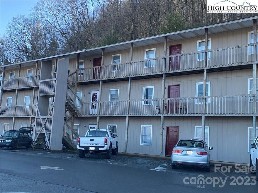 Two bedroom and two bath for sale in Meadowview Condo located in Boone NC. Great location close to Appalachian College, shopping and restaurant's. Also close to the Appalcart bus stop. The Seller is a licensed  NC Real Estate Broker.