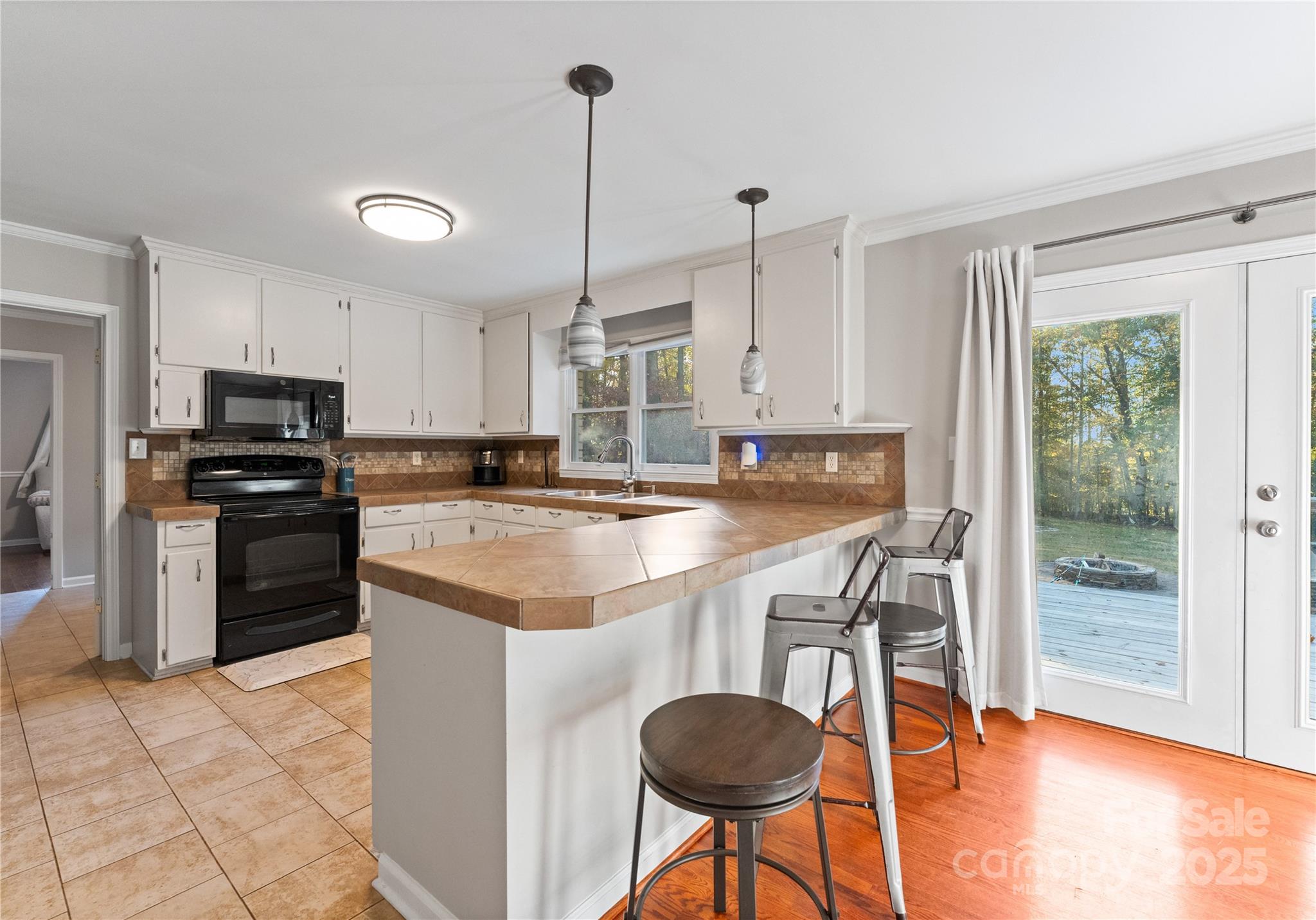 148 Woodland Drive SW