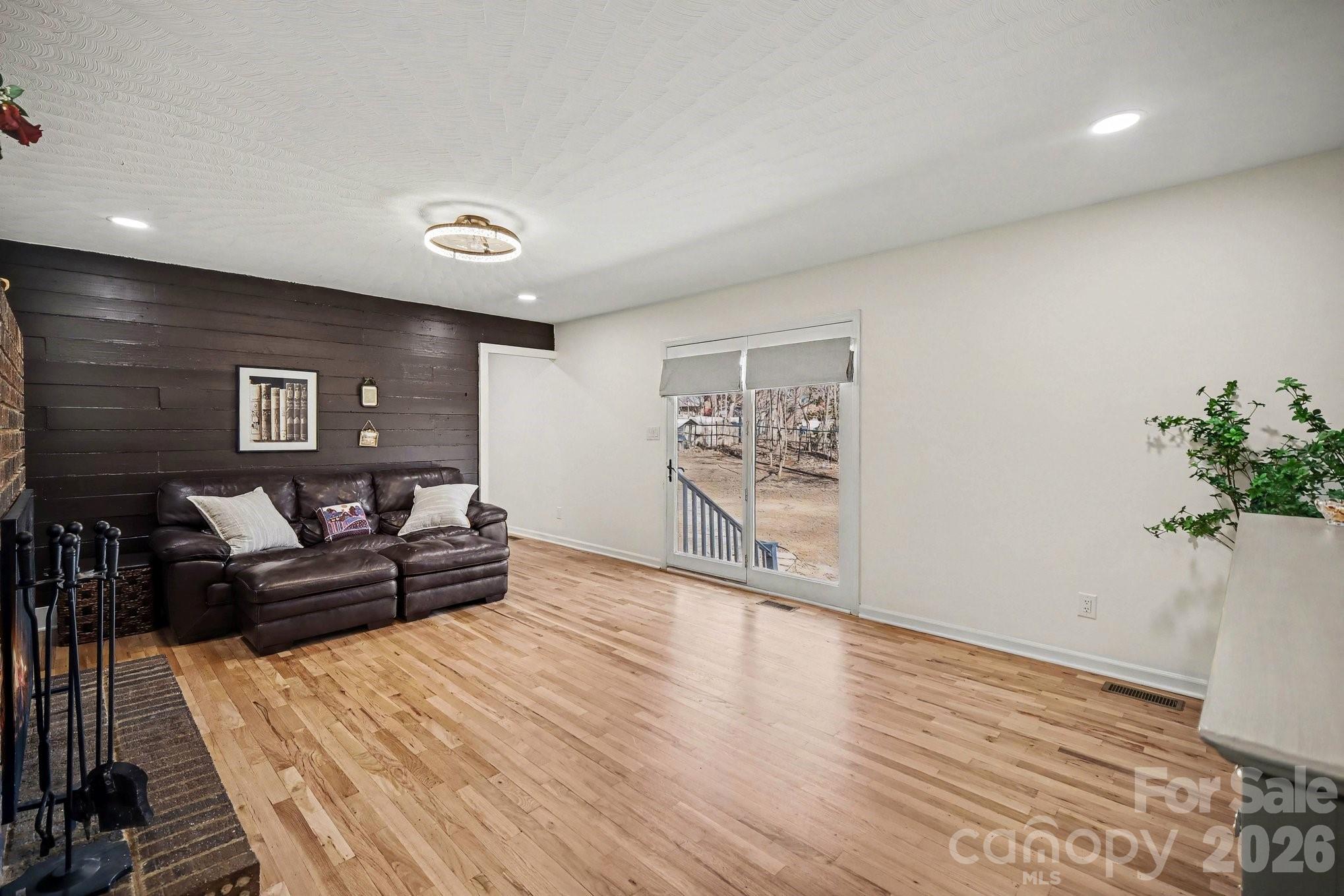 1140 Knollwood Drive