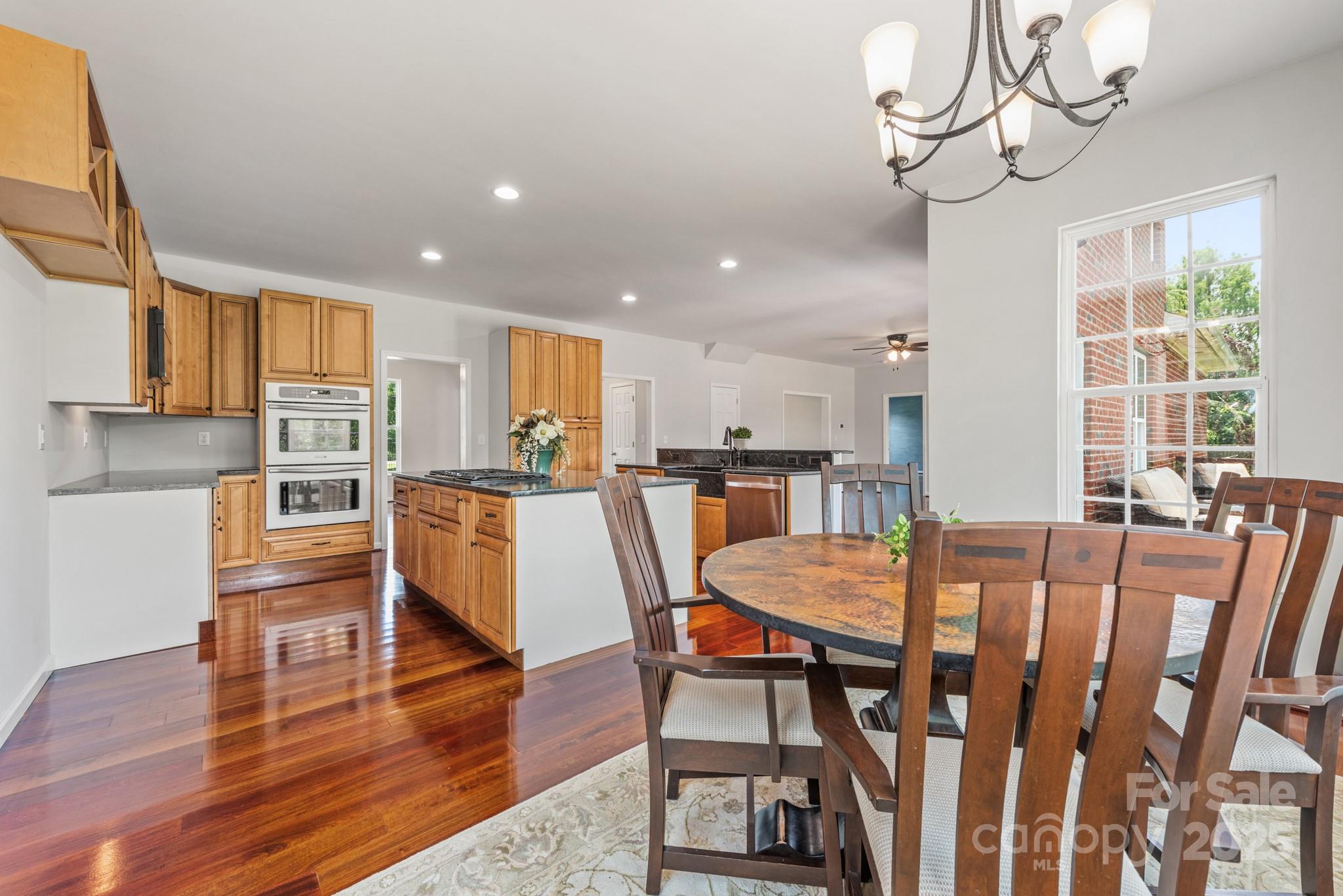 Queens Cove - Residential