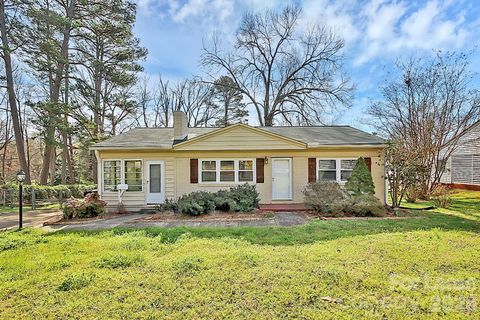 Photo of 121 Marshdale Avenue SW, Concord, NC 28025 (MLS # 4378959)