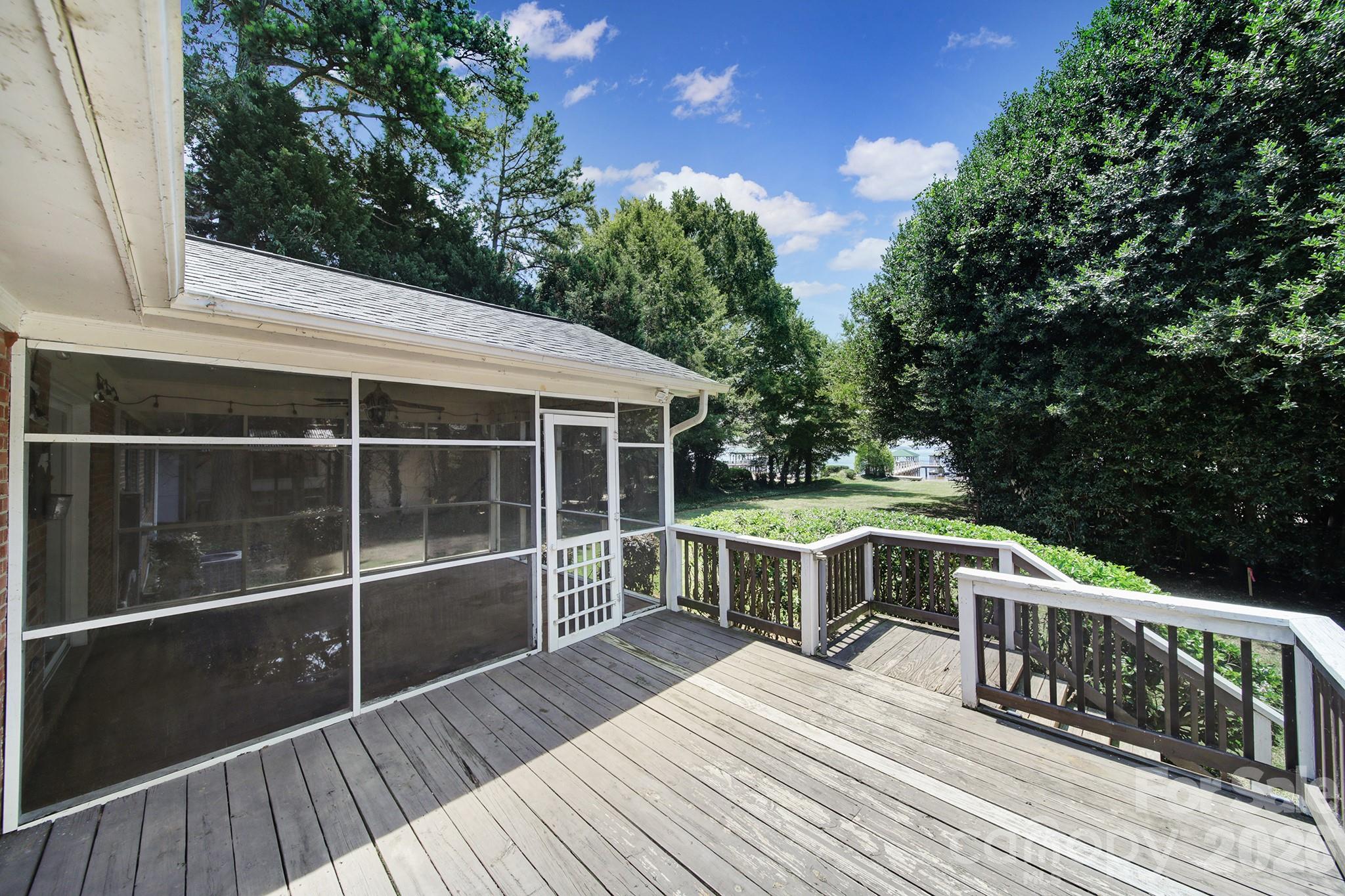 704 Isle Of Pines Road