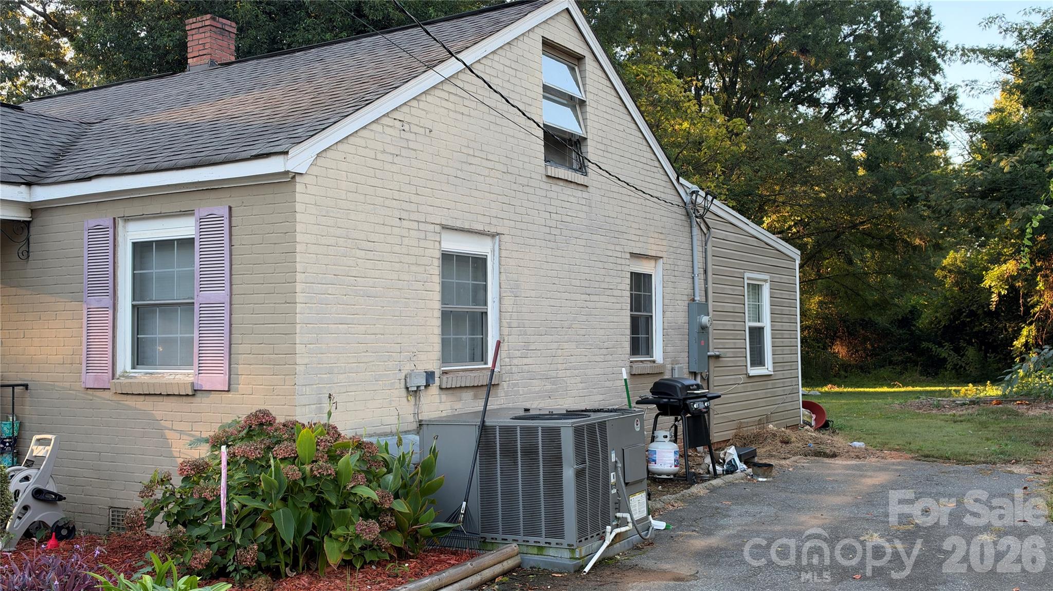 523 W 28th Street