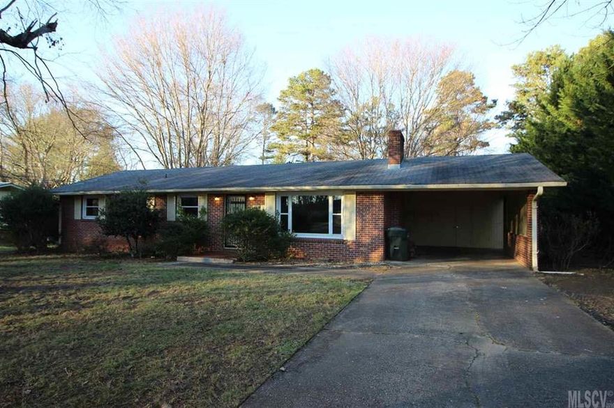 *** OFFER HAS BEEN ACCEPTED****I-40 to Lenoir Rhyne / Exit 125, North on Lenoir Rhyne for 3.4 Miles, Right on Highland Avenue NE to Left on 9th St. NE, Continue on 8th St. Drive NE to Left on 19th Ave. NE. Home on Right.