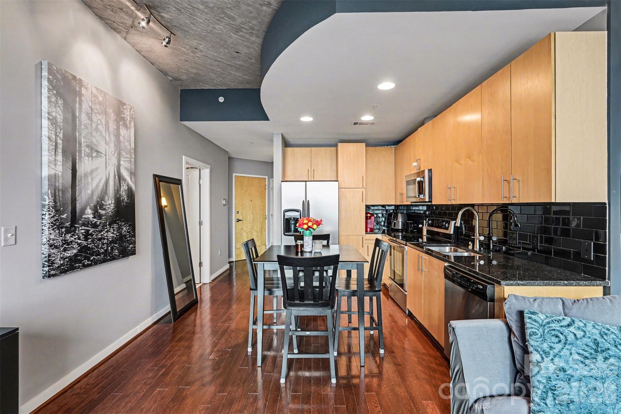 Avenue Condominiums - Residential