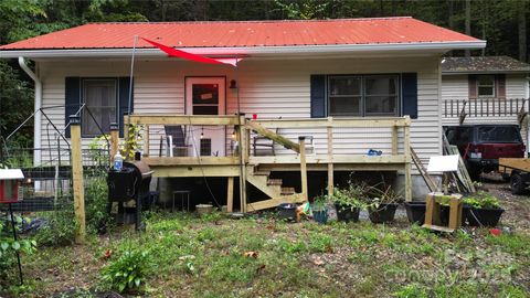 Photo of 739 Holiday Drive, Hendersonville, NC 28739 (MLS # 4311421)