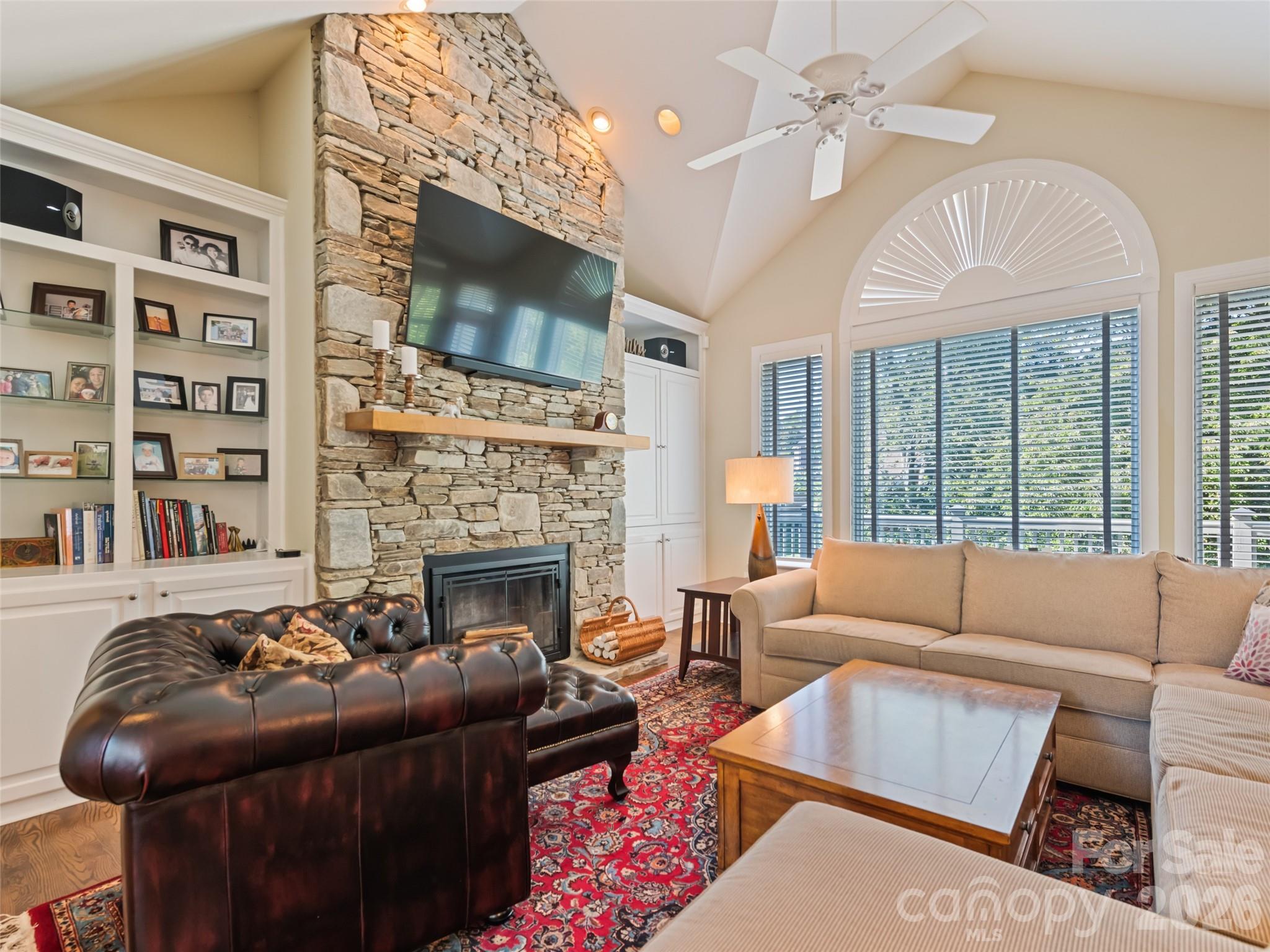 High Vista Falls - Residential