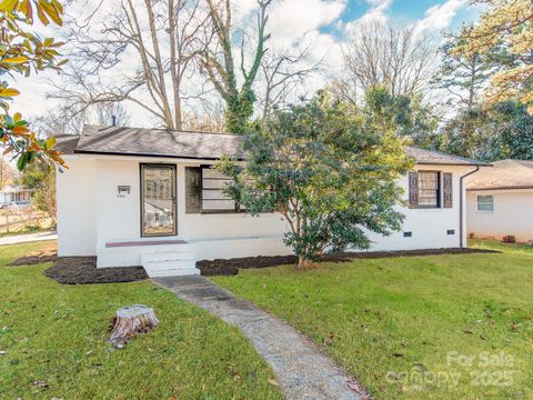 Photo of 3918 Tipperary Place, Charlotte, NC 28215 (MLS # 4329374)