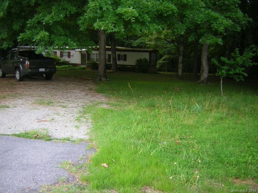 one lot and half with city utilities, 2/2 SINGLE WIDE MOBILE HOME OF NO VALUE GOES WITH PURCHASE,TITLE WILL BE PROVIDED  AT CLOSING, SOLD AS IS , WHERE IS.