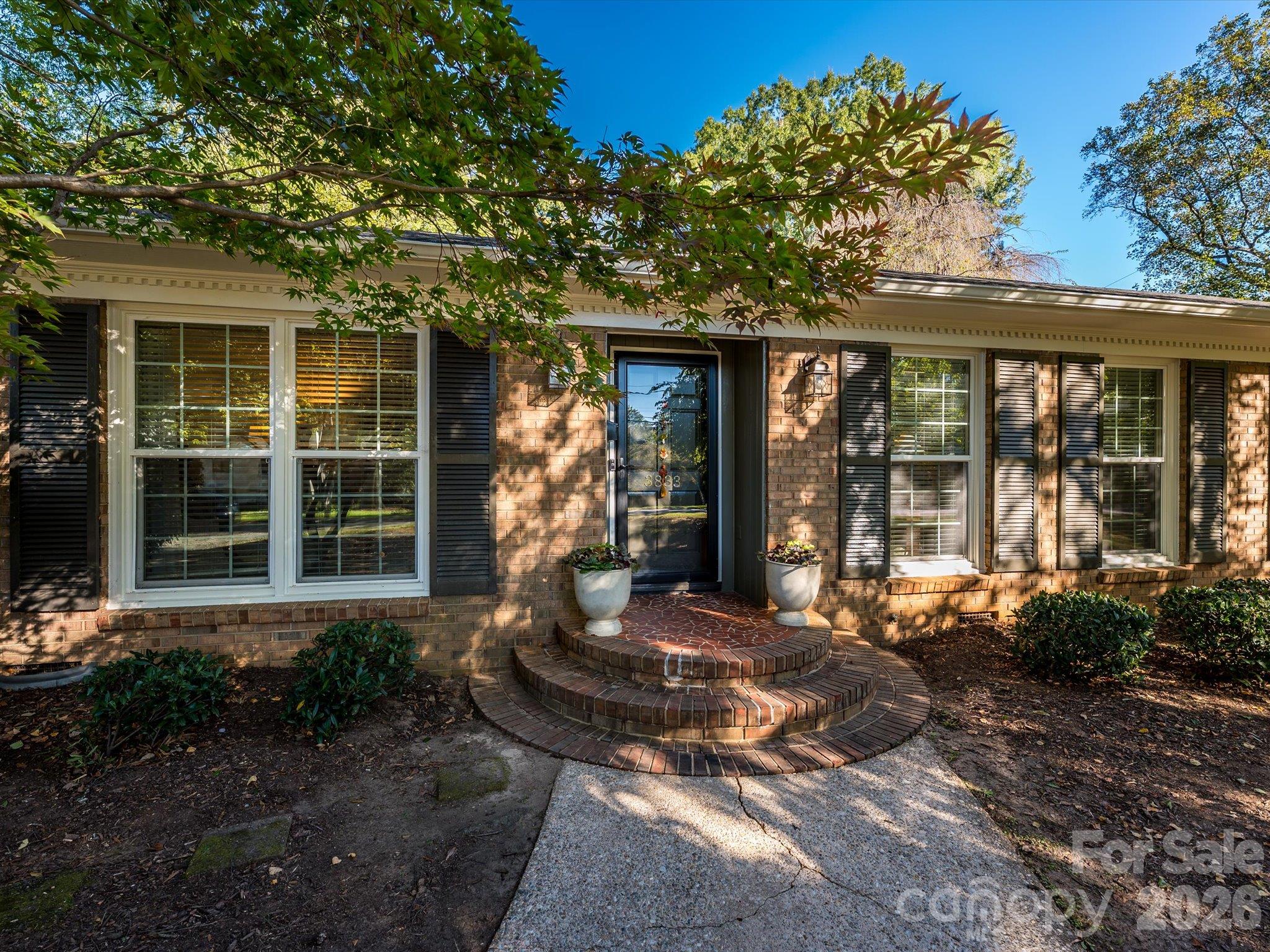 3833 Sulkirk Road