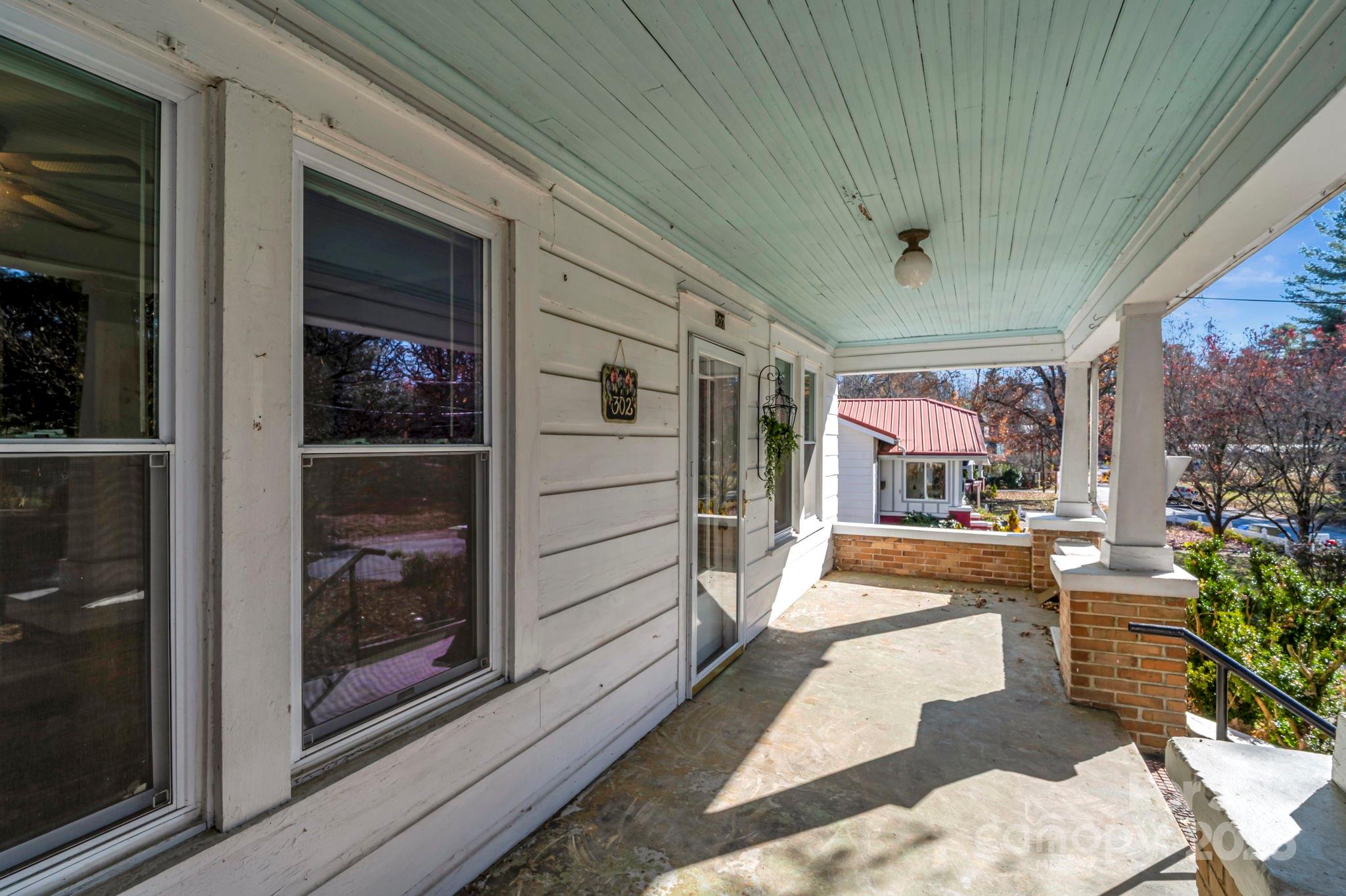 302 S Whitted Street