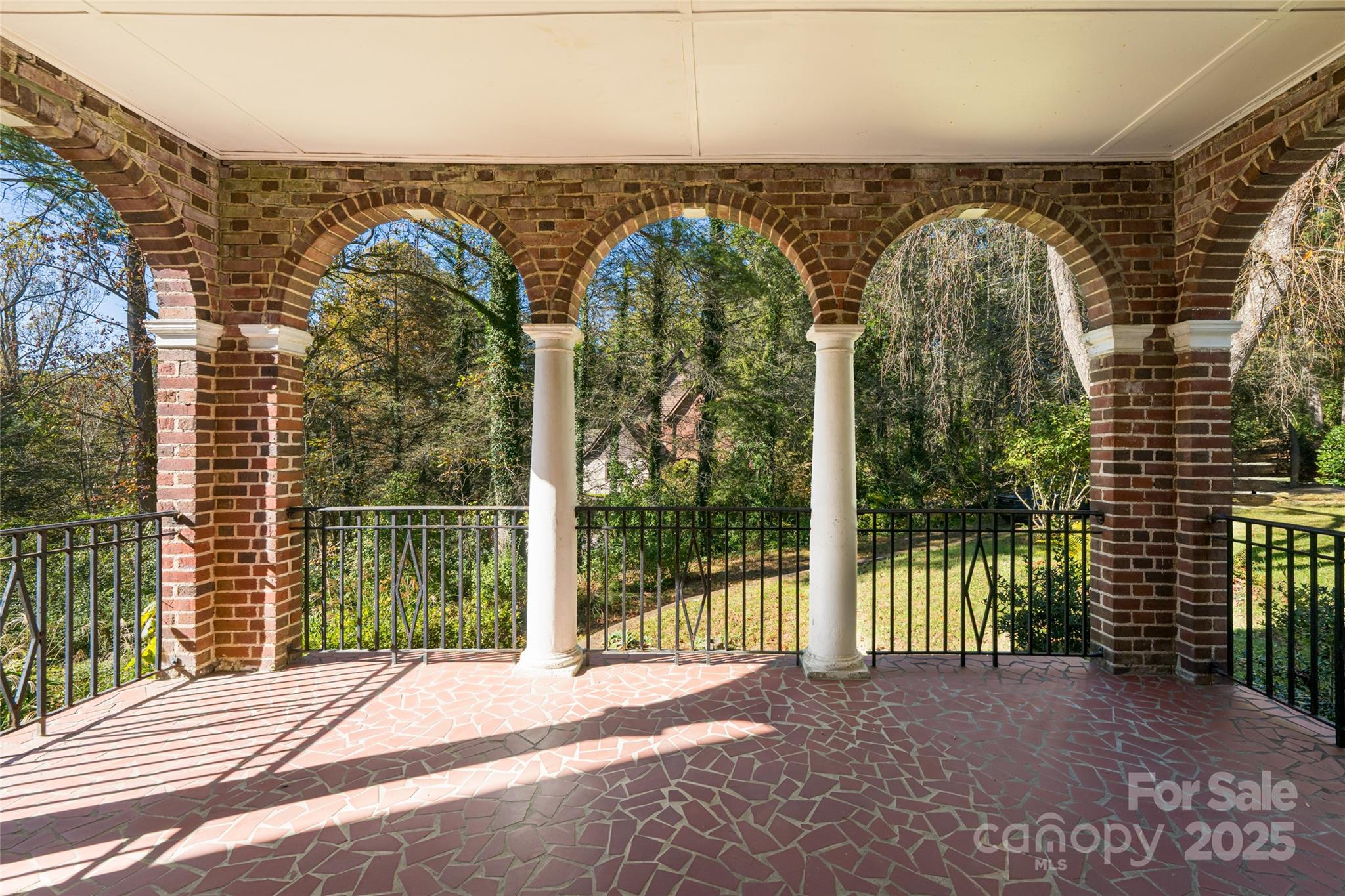 325 Vanderbilt Road