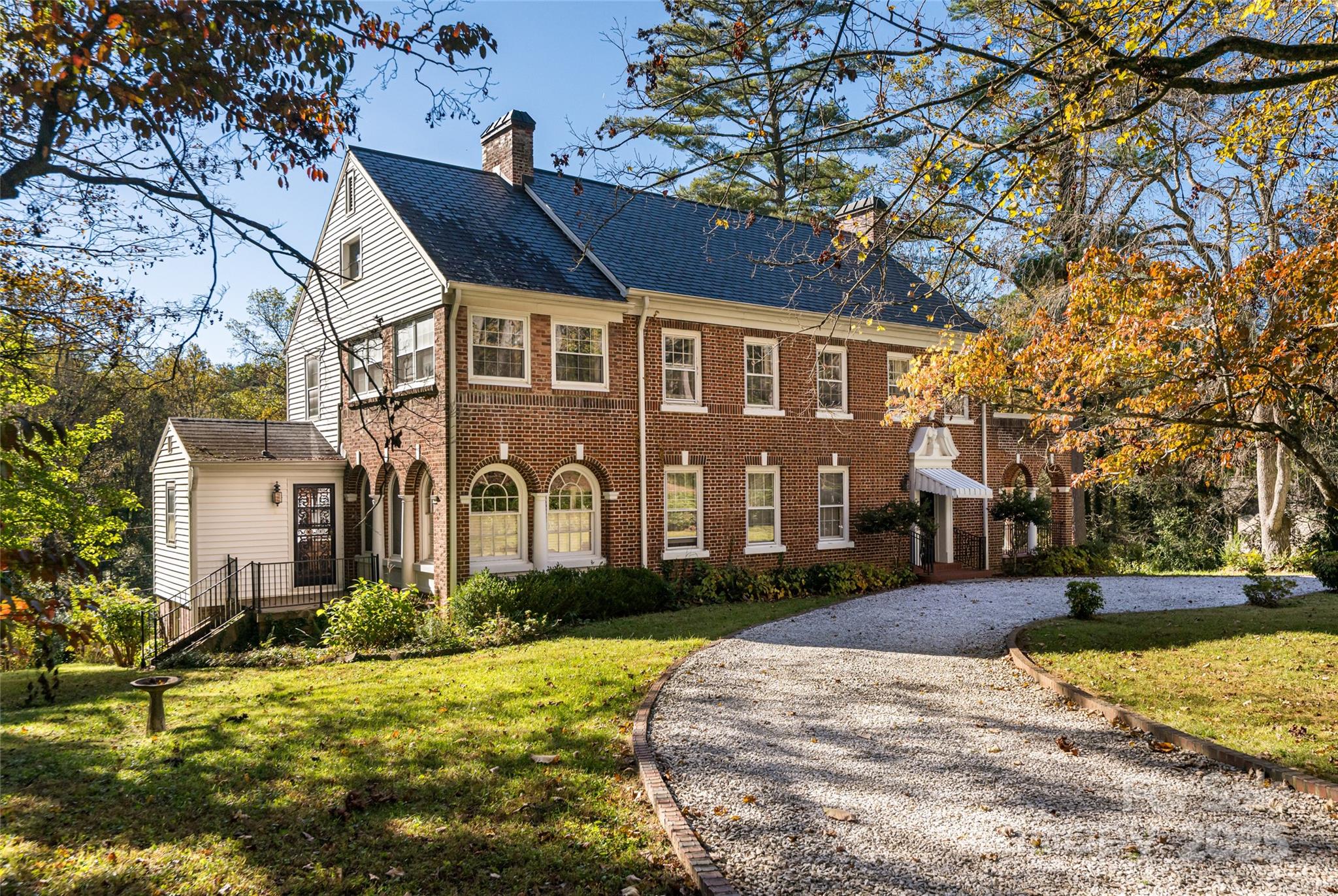 325 Vanderbilt Road