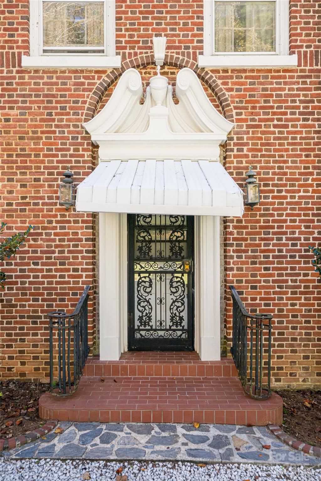 325 Vanderbilt Road