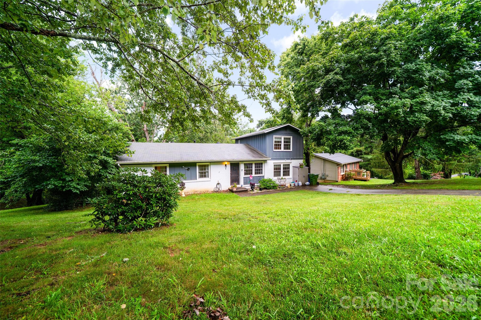 6 Hillview Circle