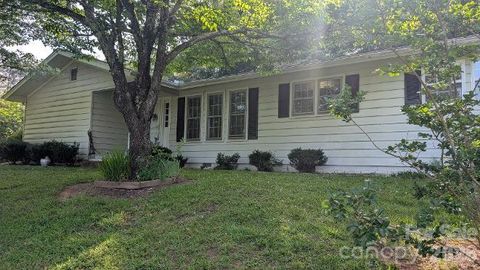 Photo of 616 Pineview Lakes Road, Chester, SC 29706 (MLS # 4403010)