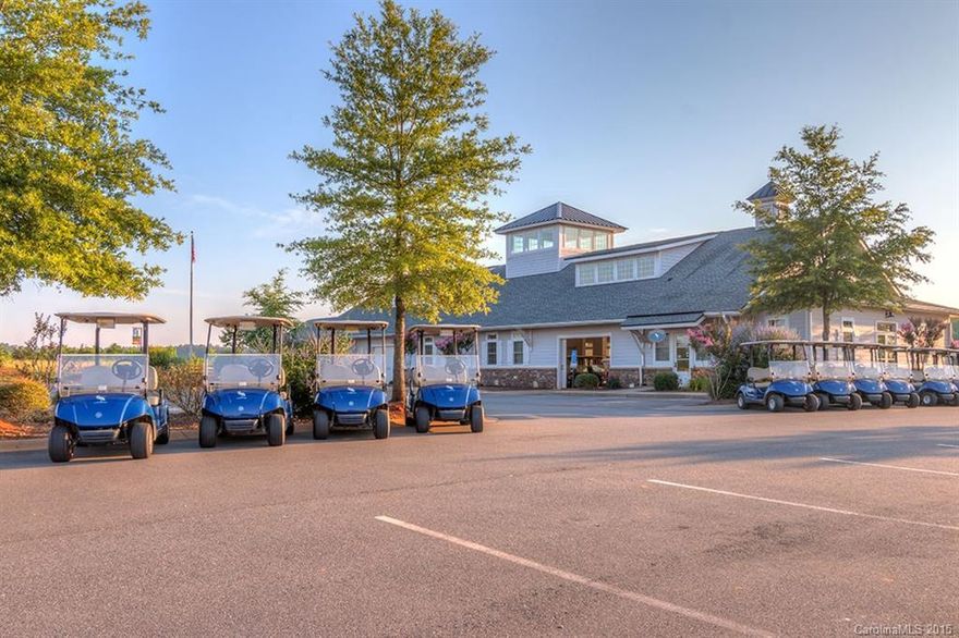 Bring your builder or use ours and enjoy the good lifein Charlotte's Premier Waterfront Community featuring a
championship golf course, 3200 acre lake, and great lakeside recreational area, Marina, Fuel Pier, community
pool and tennis courts with other amenities planned. Easy 45 minute drive to either Charlotte or Columbia.