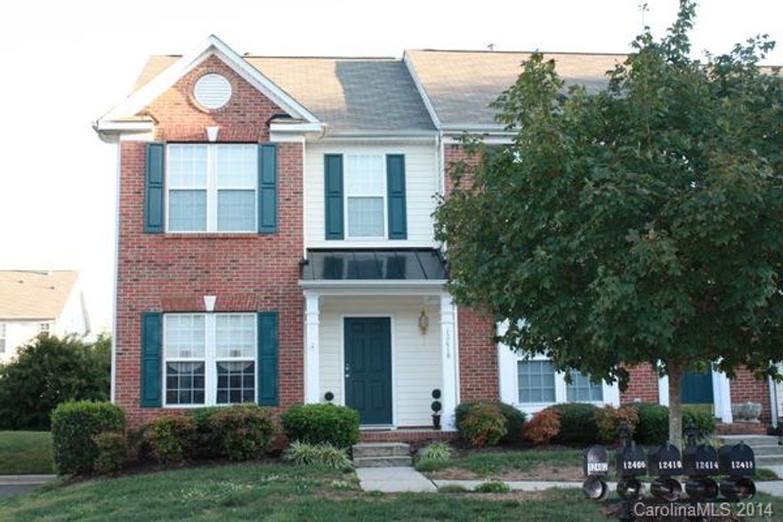 Nice 2 story end unit townhome unit, move in ready, fresh paint and new carpet!