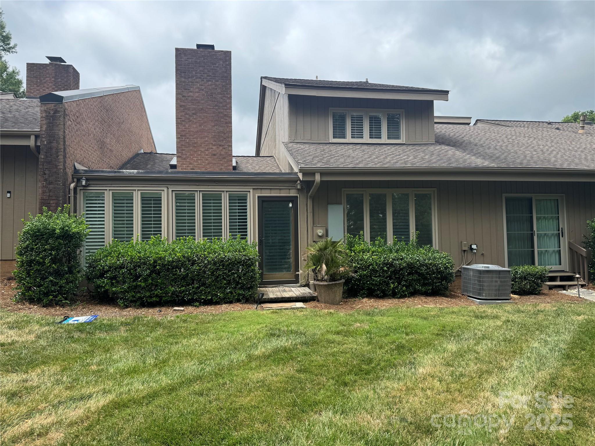 4909 Torrey Pines Court