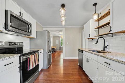 Photo of 224 E Catawba Avenue, Mooresville, NC 28115 (MLS # 4353590)