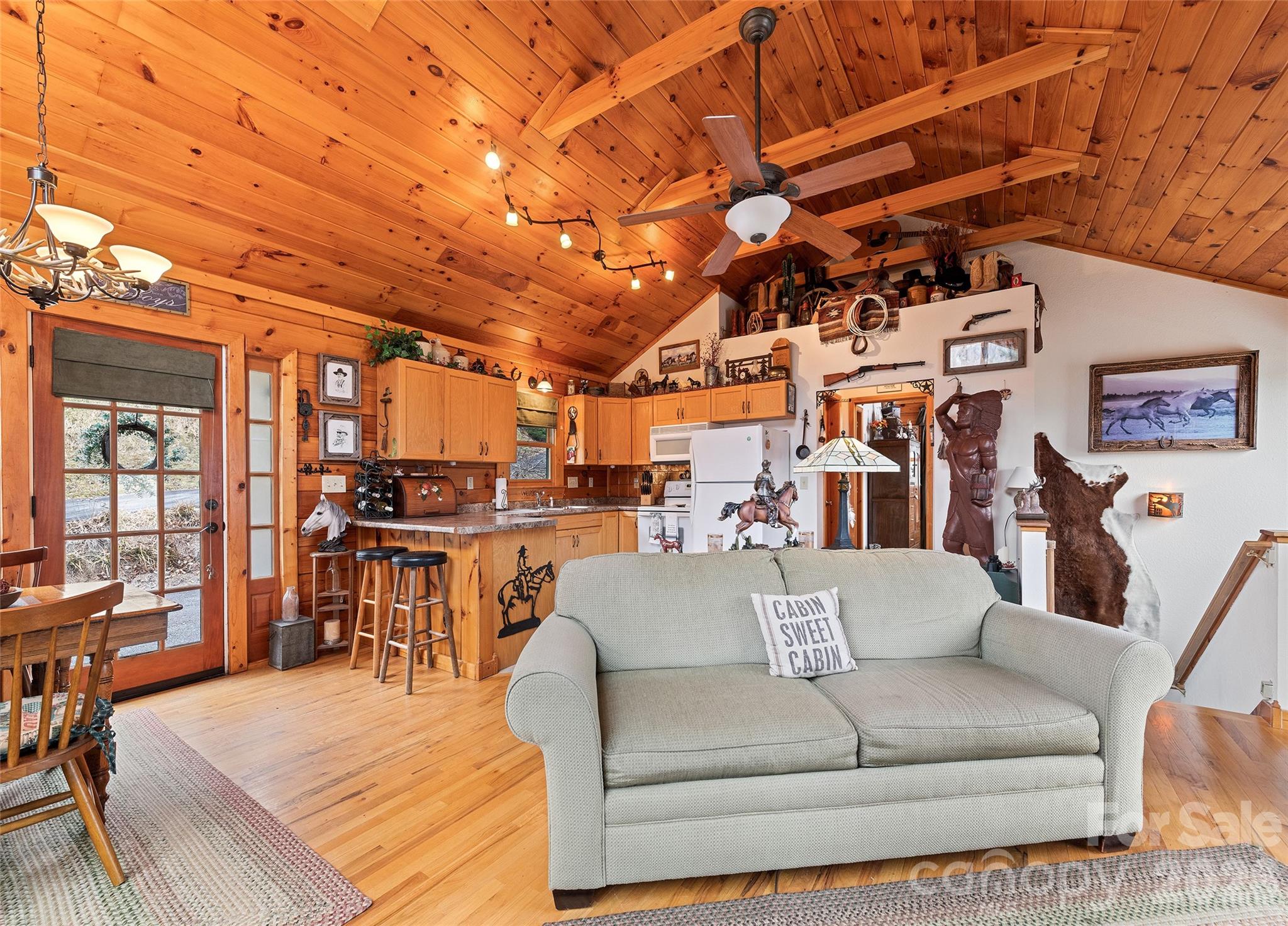16 Hiawatha Drive