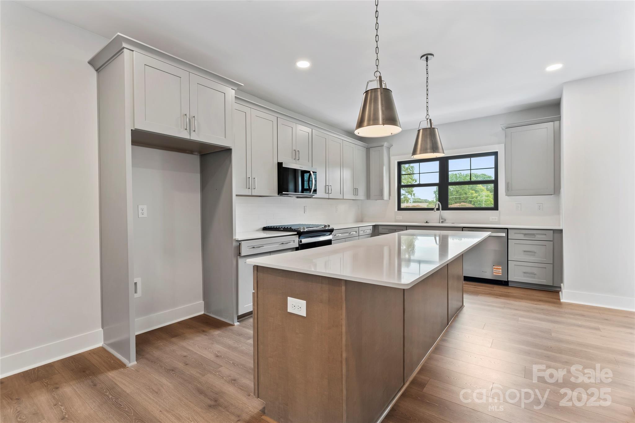 732 Falling Oak Alley 22