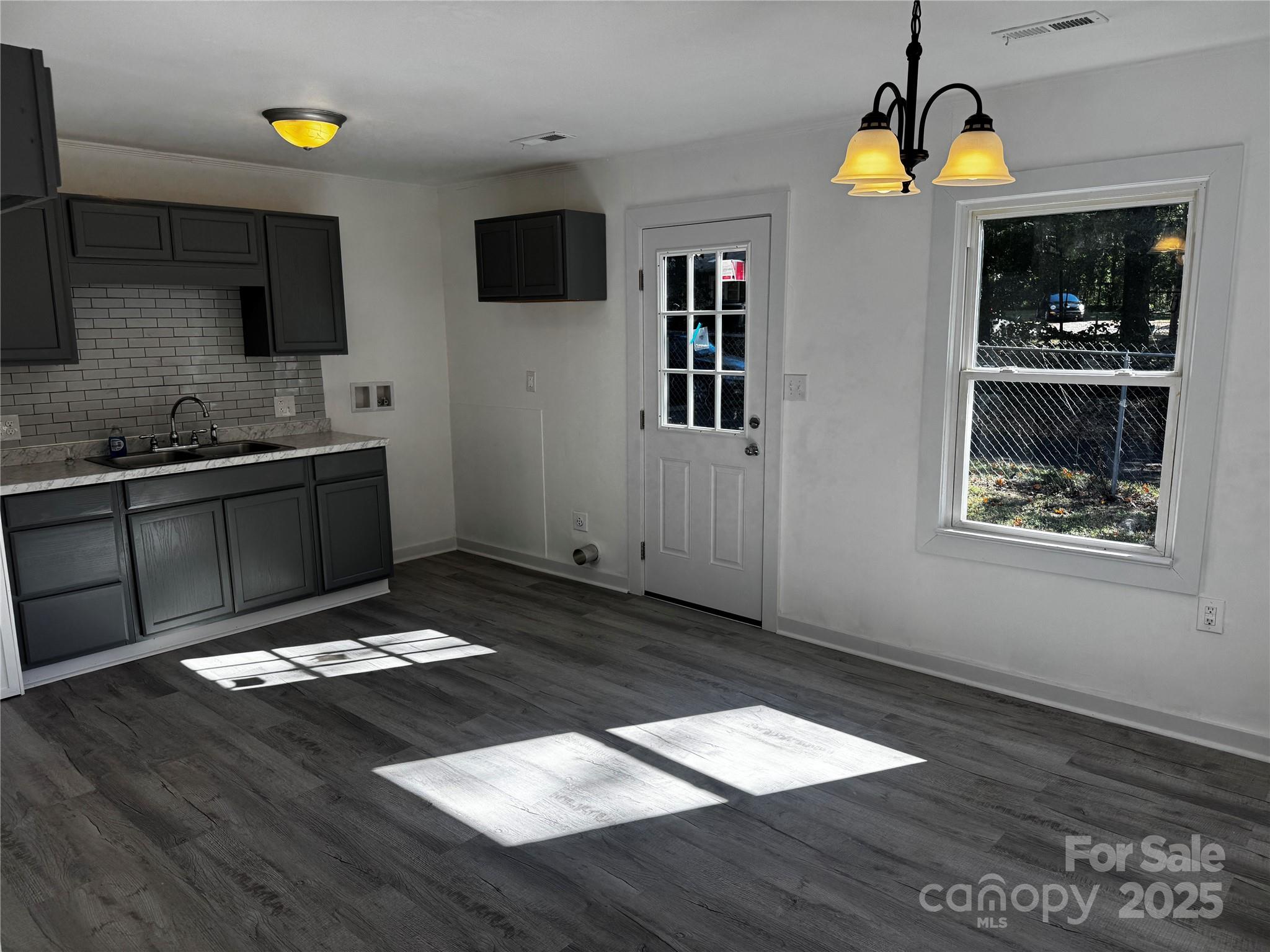 1123 Saratoga Drive