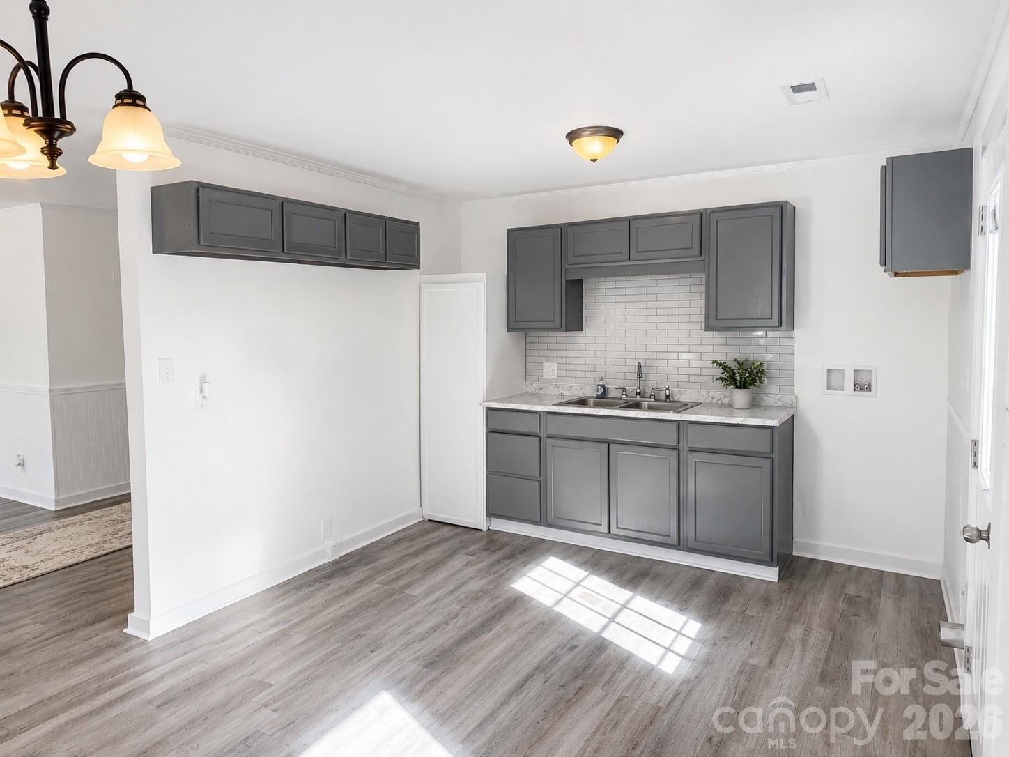 1123 Saratoga Drive