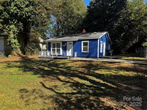 Photo of 1123 Saratoga Drive, Charlotte, NC 28208 (MLS # 4315319)