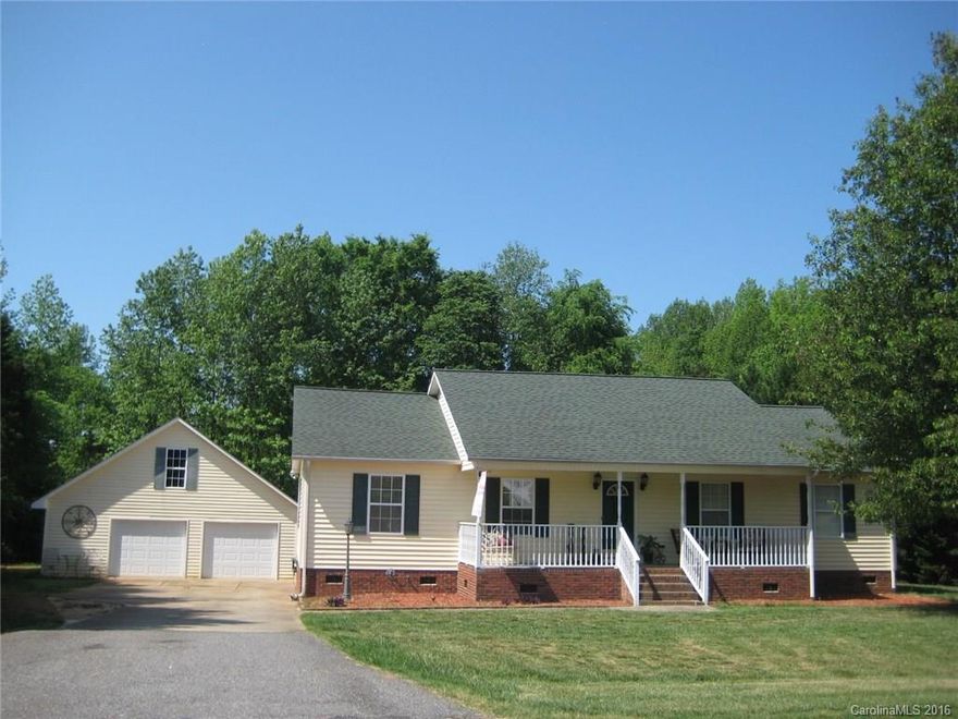 Stunning ranch, kitchen w/stainless appliances approx 1 1/2 yrs old, fm room w/vaulted ceilings & gas logs, fm dining w/laminate wood flrs, HVAC replaced 2011, irrigation in front, back, oversize 2 car garage (30x32) w/unfinished storage upstairs, private 1 acre lot. Home appraised on 3/11/16 for $179,000.