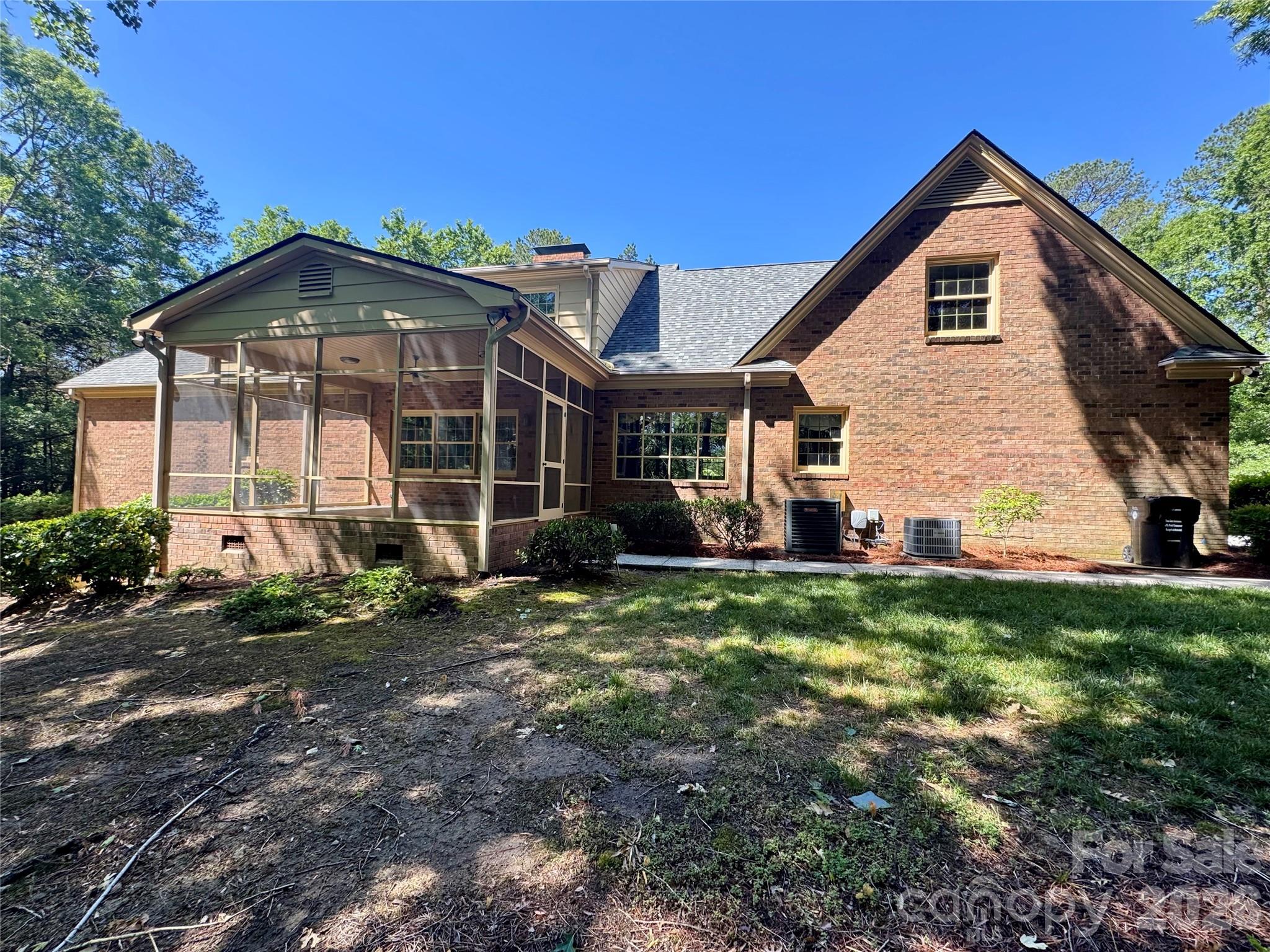 500 Woodend Drive SE