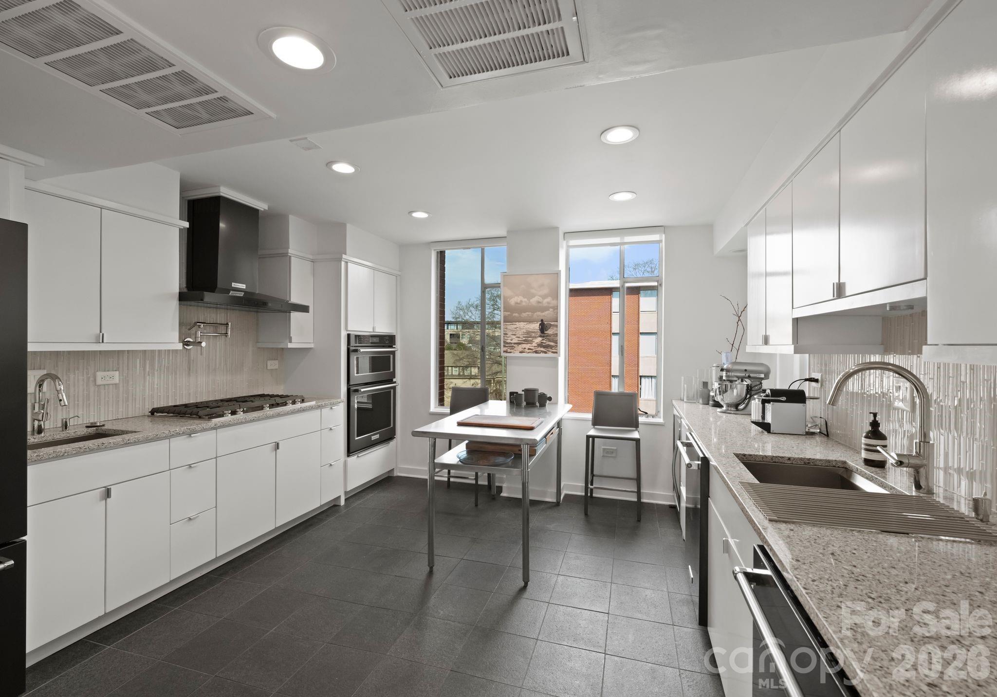 Queens Towers - Residential