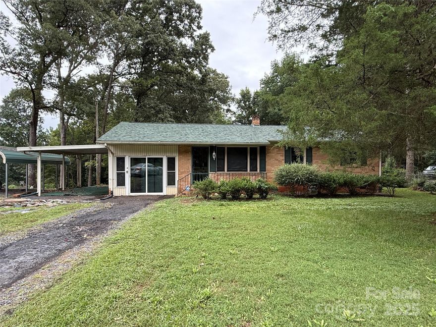 This home is ready for a fresh start! It will take some updating, but with solid bones and a great location, the possibilities are endless. Whether you're a first-time buyer looking to customize your space, or a seasoned investor looking for your next project, this property has a ton of potential.