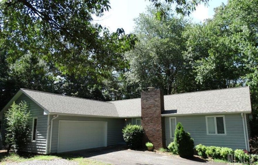 Sandy Pines ranch located on cul-de-sac wooded private lot .47 – Great room/dining room w/cathedral beamed ceiling, opening onto a screened porch with fan to enjoy a relaxation haven/deck with private rear yard – stone fireplace/gas logs, Large master bedroom/bath, large walk-in closet. Kitchen w/eat-in area/stainless refrigerator. Fresh neutral interior paint, roof 2015, hardwood/carpet, exterior painted within last few years. Double garage. This 3 bedroom/2 bath ranch is certainly located within minutes to shopping, schools, parks, Lake Hickory and downtown Hickory.