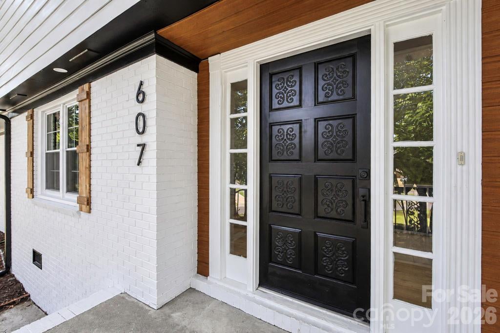 607 Willow Lane