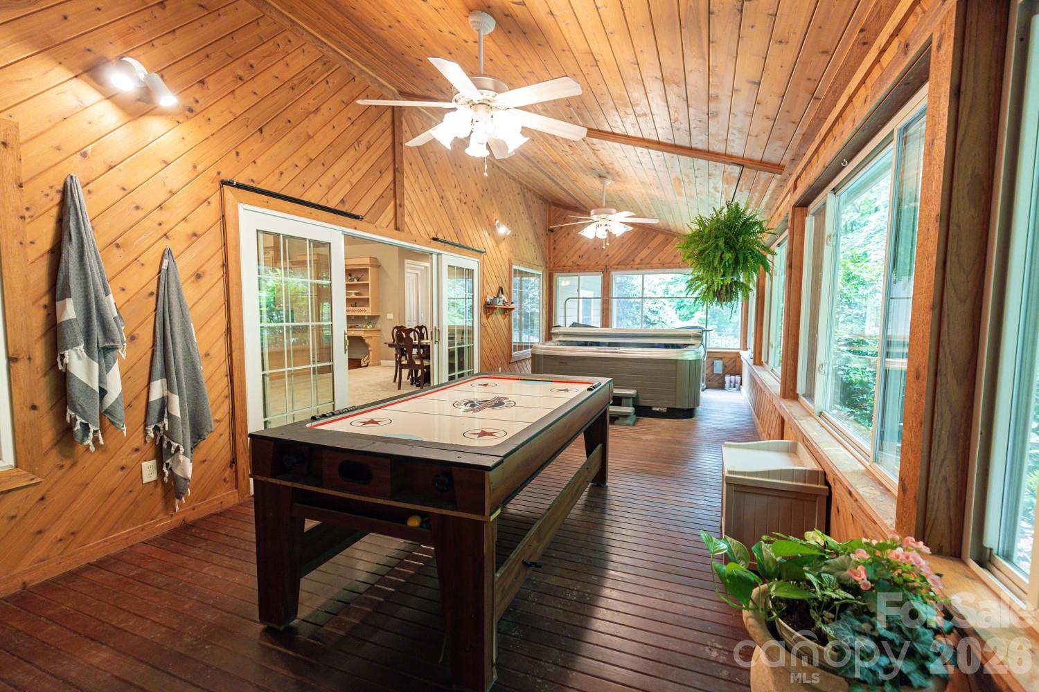 Laurel Woods - Residential