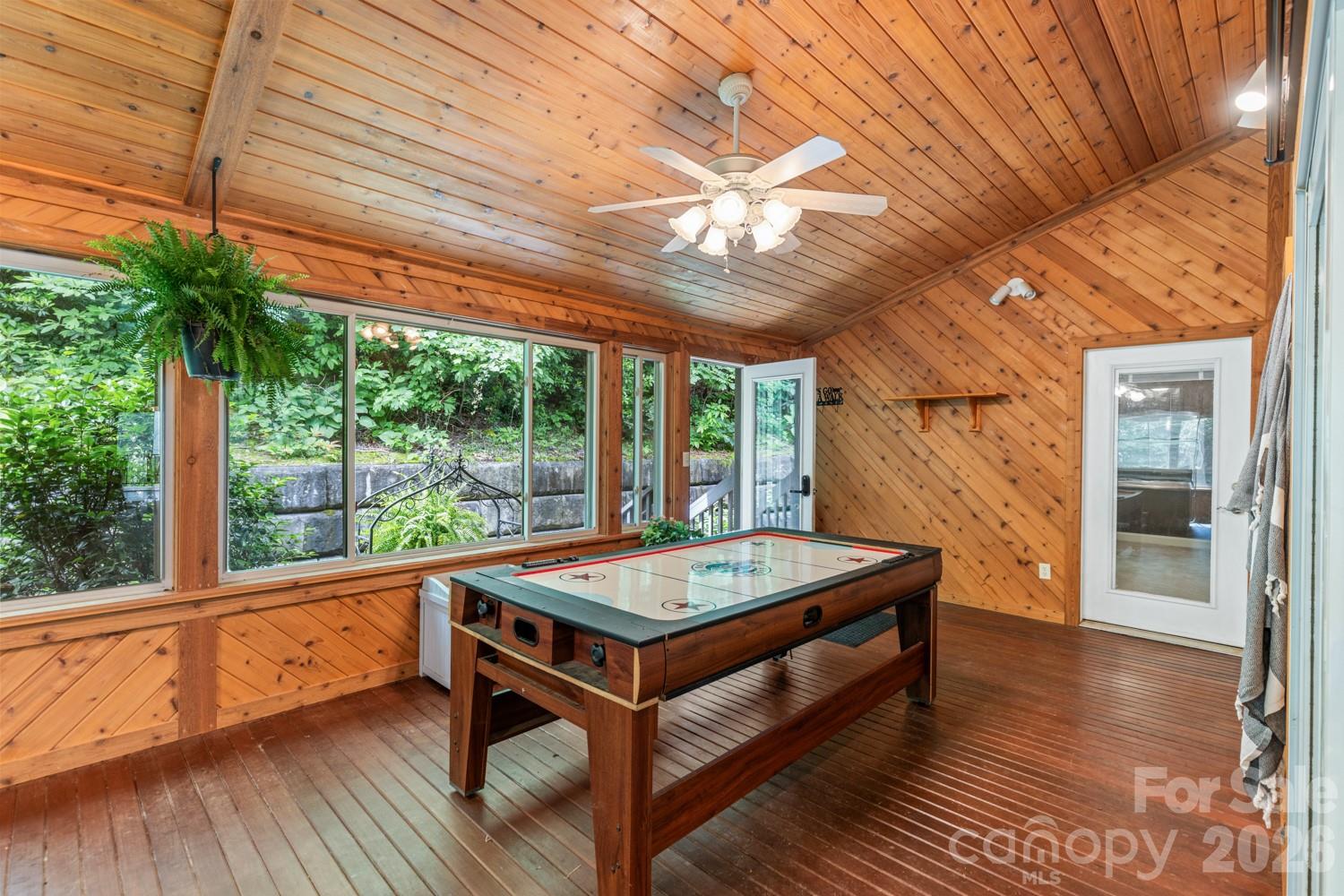 Laurel Woods - Residential