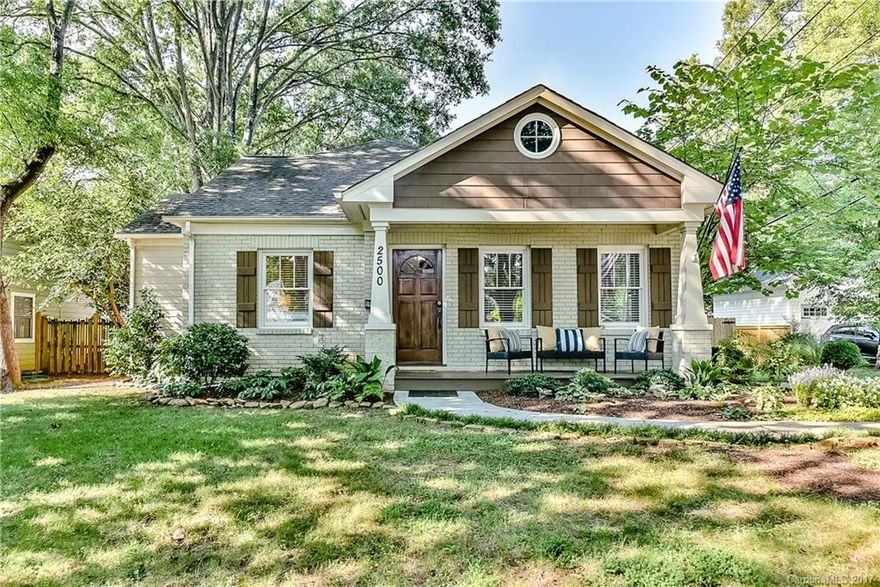 Quintessential Chantilly Charm w/open flr pln & HUGE mstr ste. Open gourmet kit/grt rm is ideal for entertaining. Hdwds in BR's & living spaces. Mstr Ste w/huge custom closet, bath w/double vanity & walk-in shower is situated separate from other two BR's. Massive Grt Rm looks out to unbelievably lrg fenced yard. Meticulous landscaping around the perimeter of privately fenced yard. One of the largest yards in Chantilly. Walking distance to coffee, shopping, dining and minutes from Uptown.