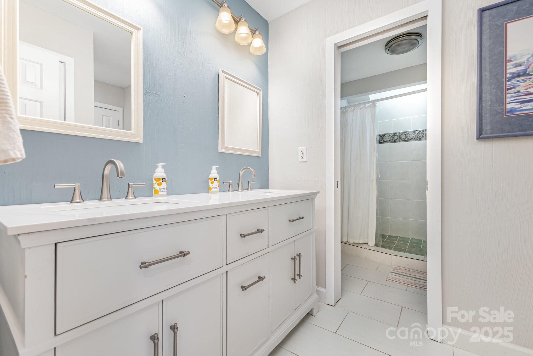 Tega Cay - Residential