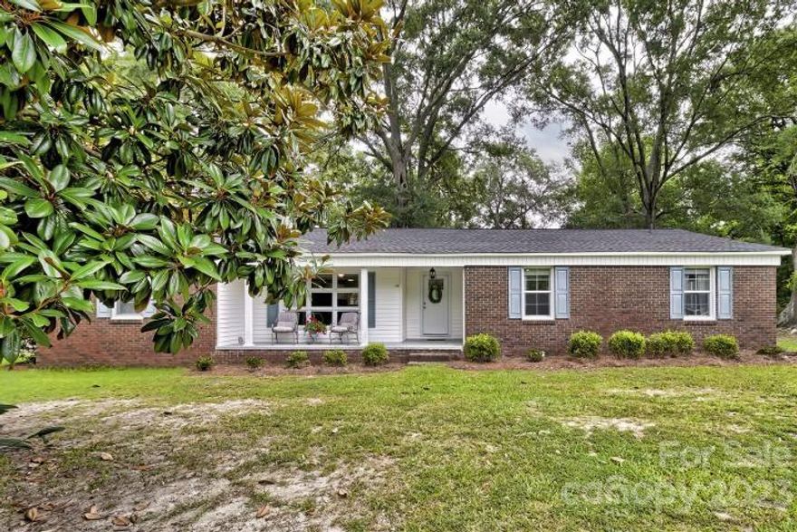 This darling 3 bedr. / 2 bath home sitting on a CORNER lot w/ a wonderful OPEN FLOOR PLAN in Blackmon Circle is made to order.  All appliances convey...stove, refrig, dish washer, & the 'stackable' W/D. The corner lot is 1/2 acre w/ a road frontage of 123 ft & side of !84 ft.  It's HARDWOOD FLOORS throughout w/ both bathroms ceramic.  This home is 1 block from Kershaw Elementary School.  It's been well kept and has been a ONE OWNER home.  It's been freshly painted and many updates.  You'll love the spacious kitchen & island.  Call for your VIEWING today. I think you're gonna like this one!