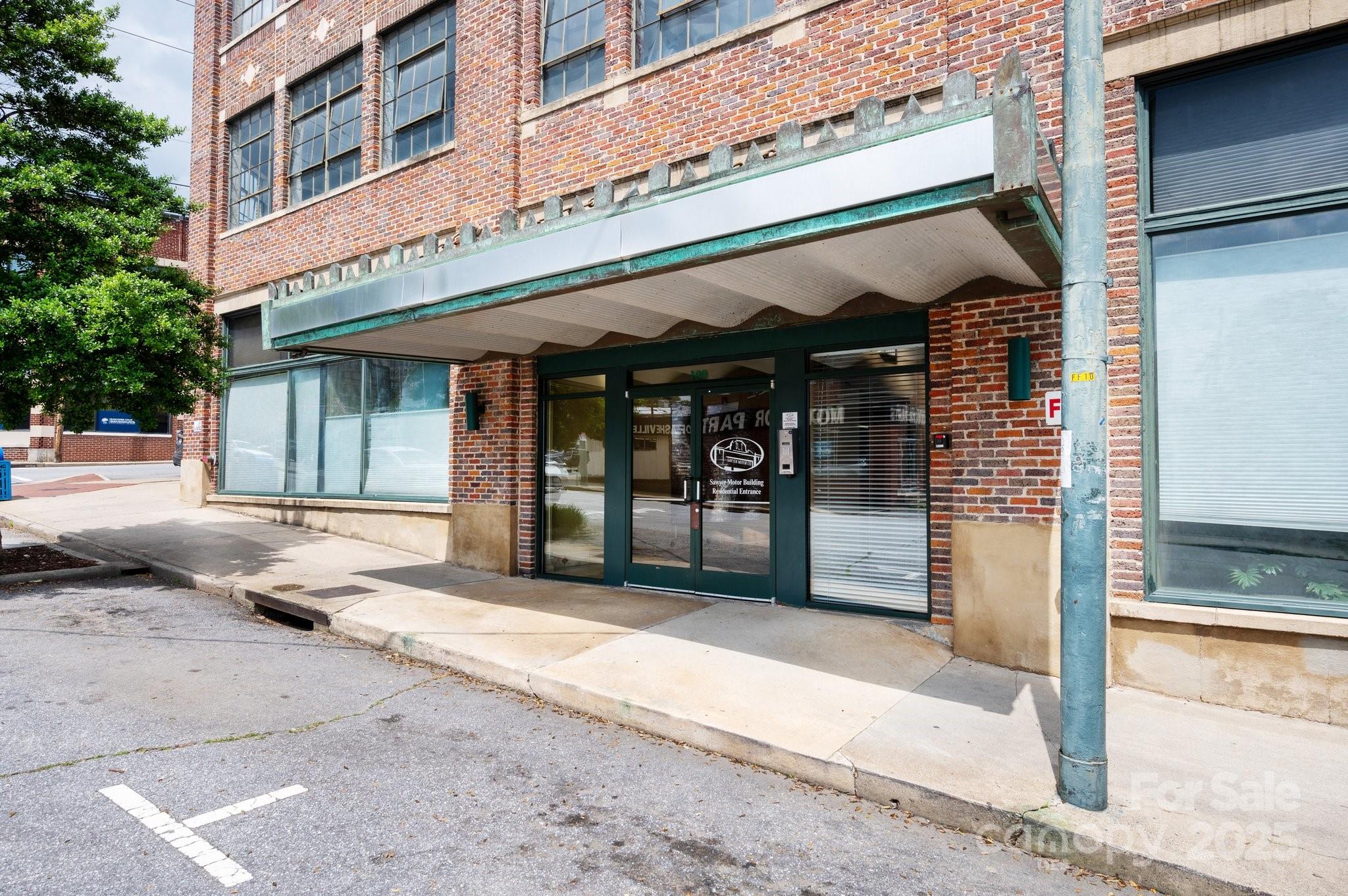 100 Coxe Avenue 309