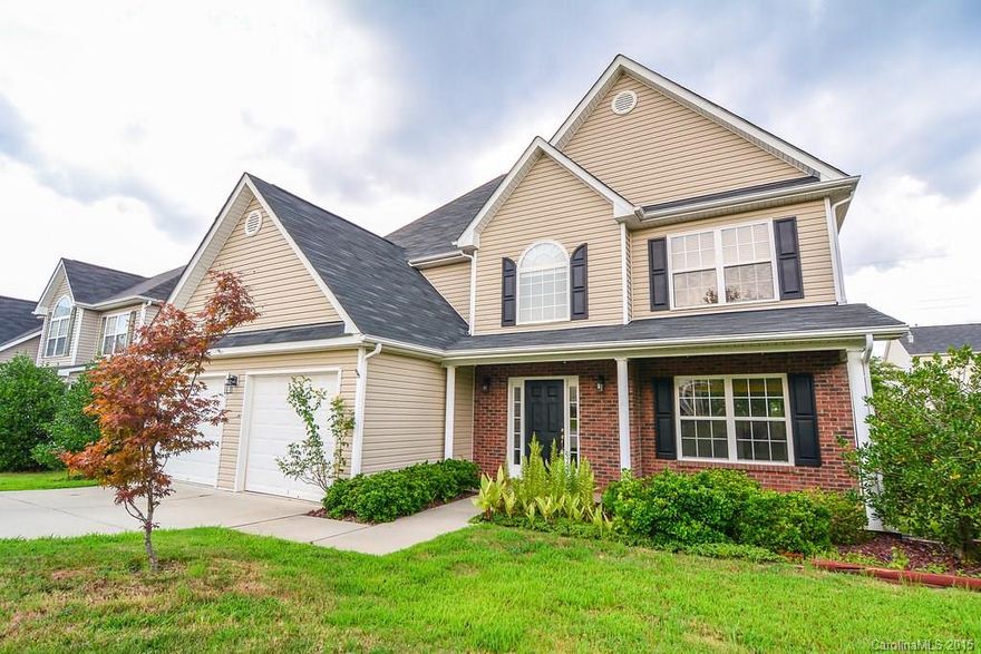 Open floor plan that your buyers will love! This home has it all including a sunroom, dining room, breakfast area, great room with gas log fireplace, four bedrooms, fenced backyard, storage shed, Fort Mill schools all for under $250k.
Home to be professionally measured week of 8/24/15
