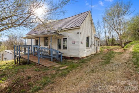 Photo of 161 Pandora Circle, Canton, NC 28716 (MLS # 4355092)