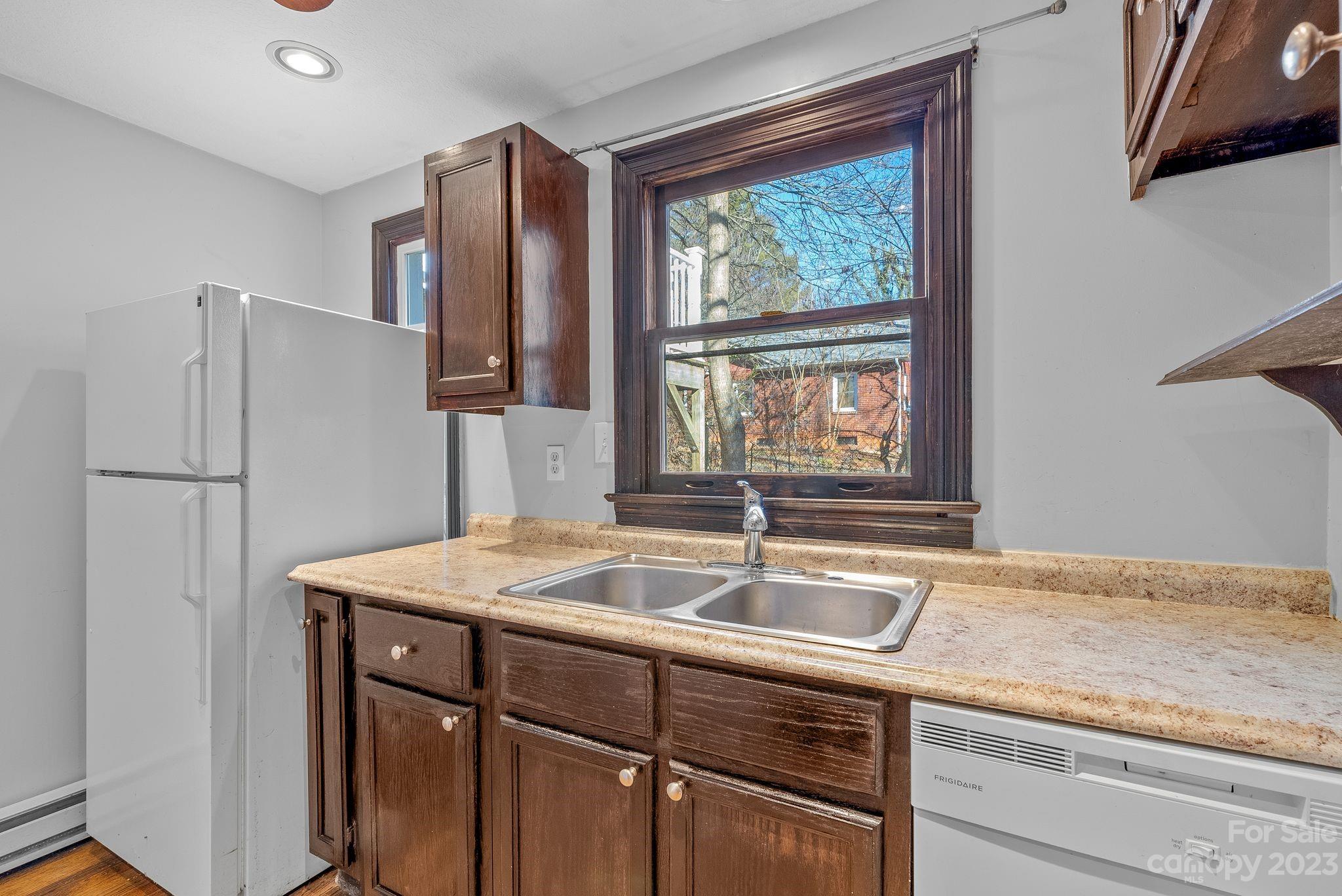 Green and Thrash Lands - Residential Income