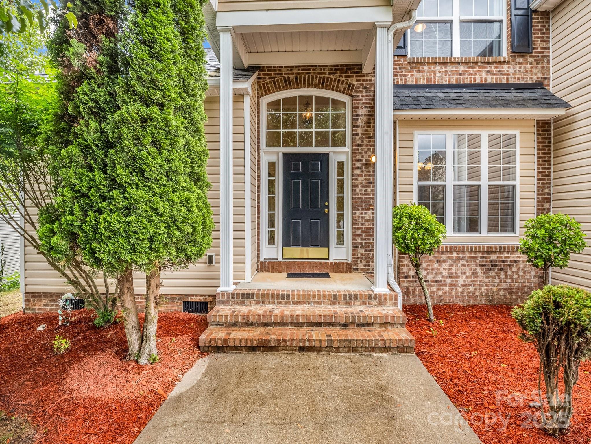 24 Yorktown Circle