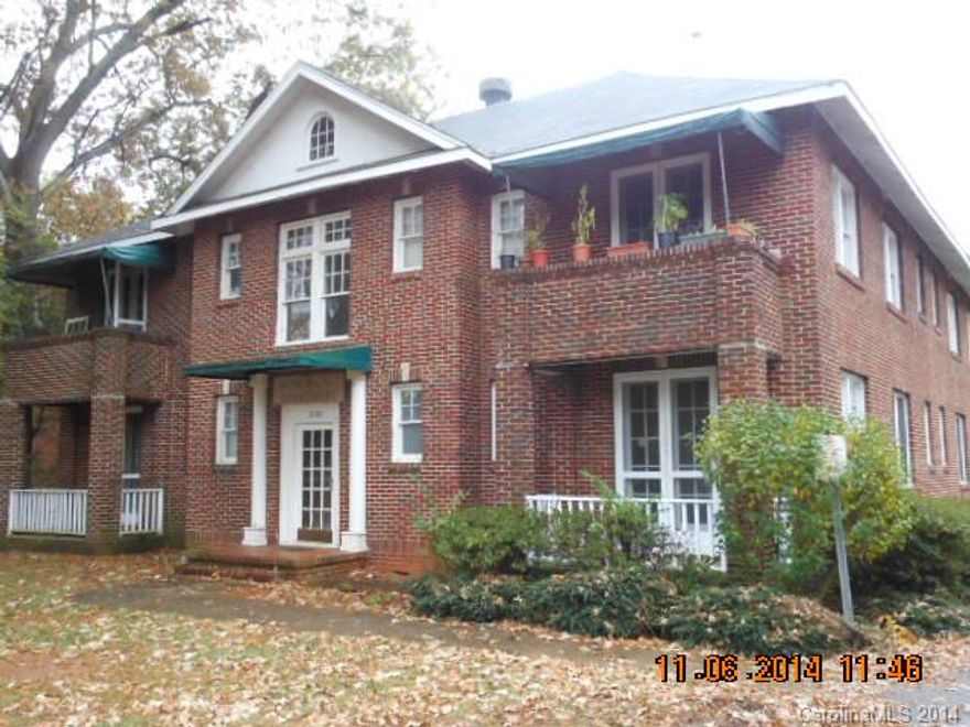 Great 1 bedroom / 1 bath first floor apartment.  Unit has 10 ft. ceilings and hardwood floors. The home has a large living room, an eat-in kitchen with gas range, refrigerator, and built-in cabinets.  The spacious bedroom is off the living room and features French doors leading to a private porch.  Convenient to Uptown.  Water is included.