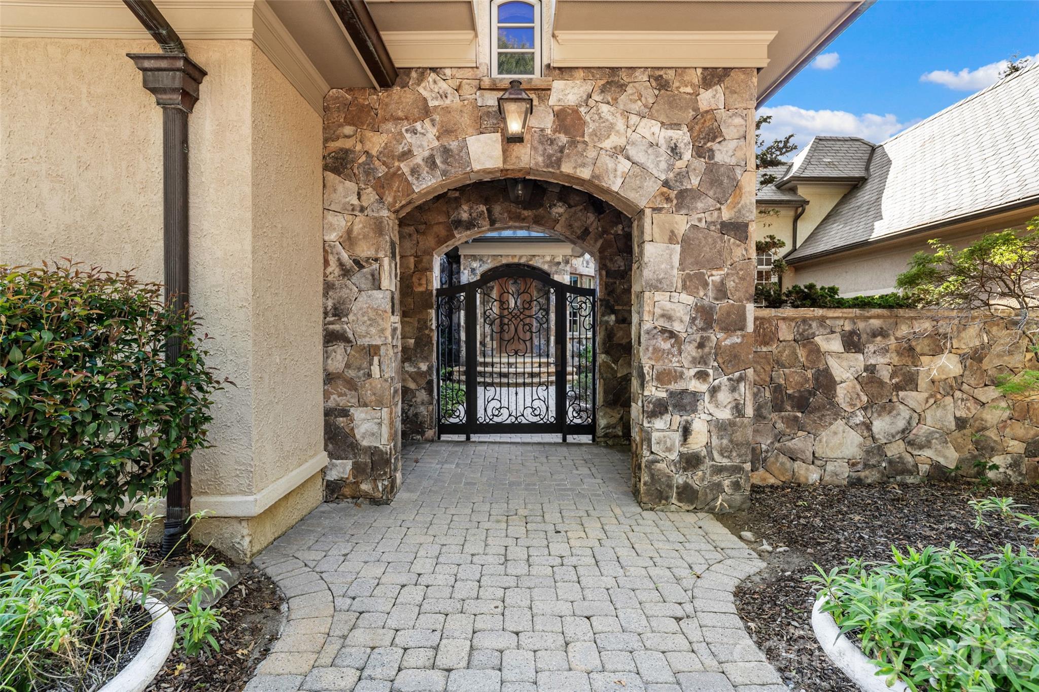408 Oakmont Lane