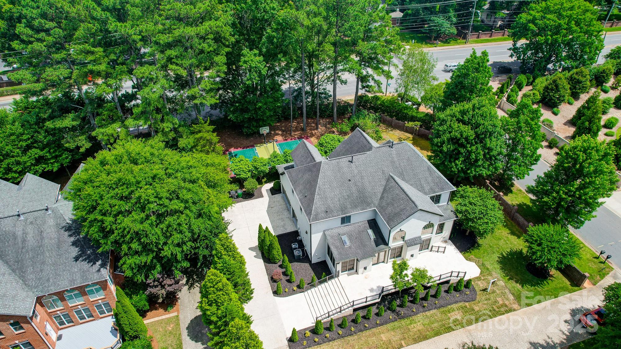 8707 Fairview Road