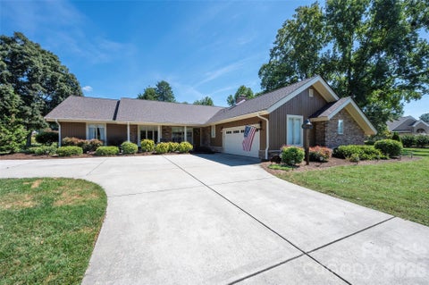 Photo of 109 Holly Circle, Bermuda Run, NC 27006 (MLS # 4429639)