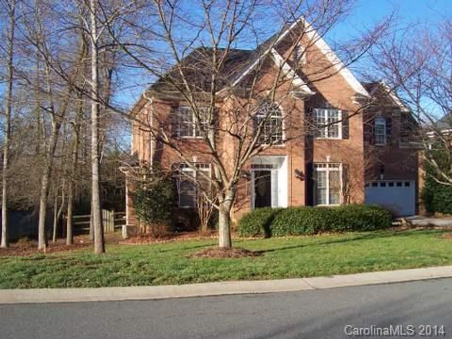Beautiful full brick home features granite countertops, hardwoods, seated bar area, huge deck with fenced yard.  Spacious master BR has sitting area and walk-in closets.  Great Fort Mill Schools!    Owner is accepting 6 month lease!